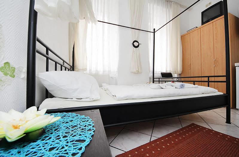City Pension Storch II Кёльн Экстерьер фото